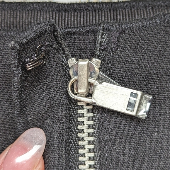 Magaschoni Pleated Wool Pencil Skirt with Slit in Black Size 10 - Picture 7 of 11